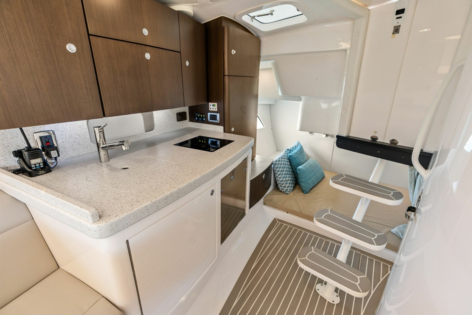 T T BURNIN DAYLIGHT 40ft Intrepid Yacht For Sale
