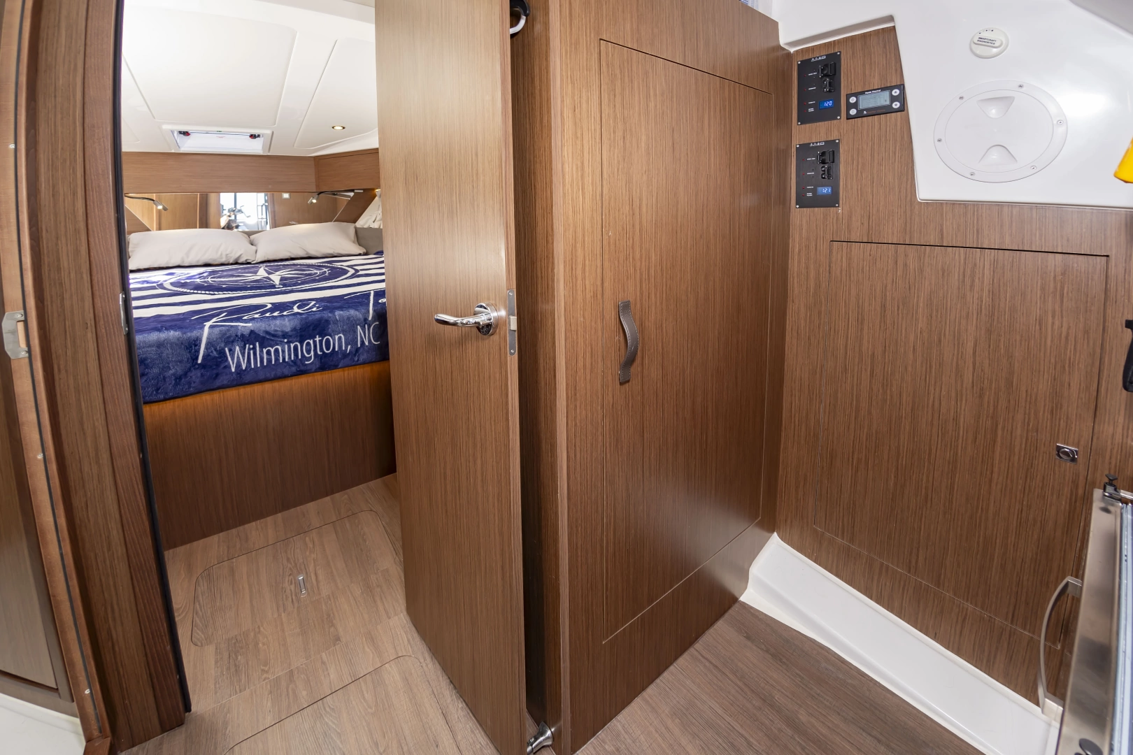 Beneteau Antares 11 Fly Yacht For Sale
