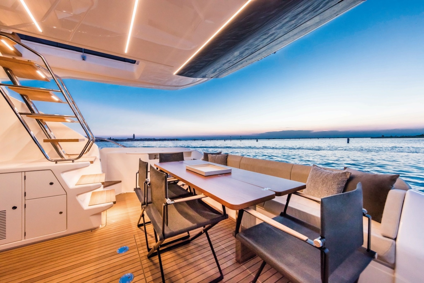 2026 Ferretti Yachts 670
