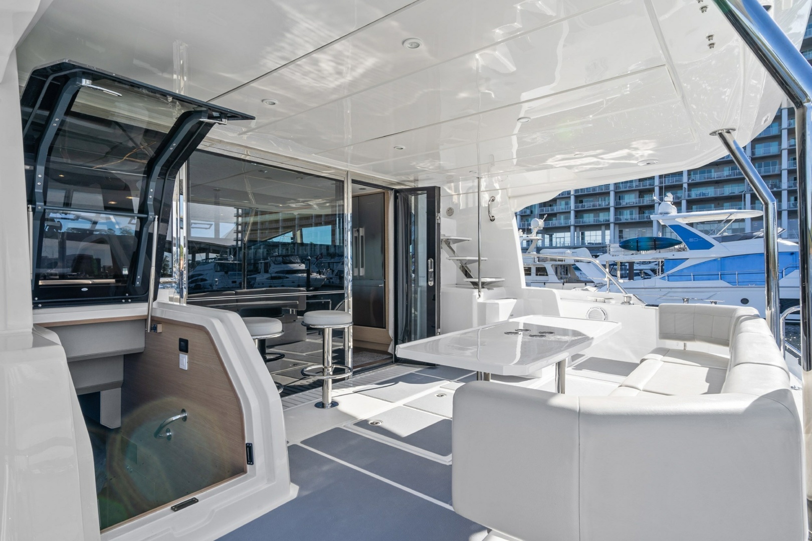 2021 Aquila 54 Yacht