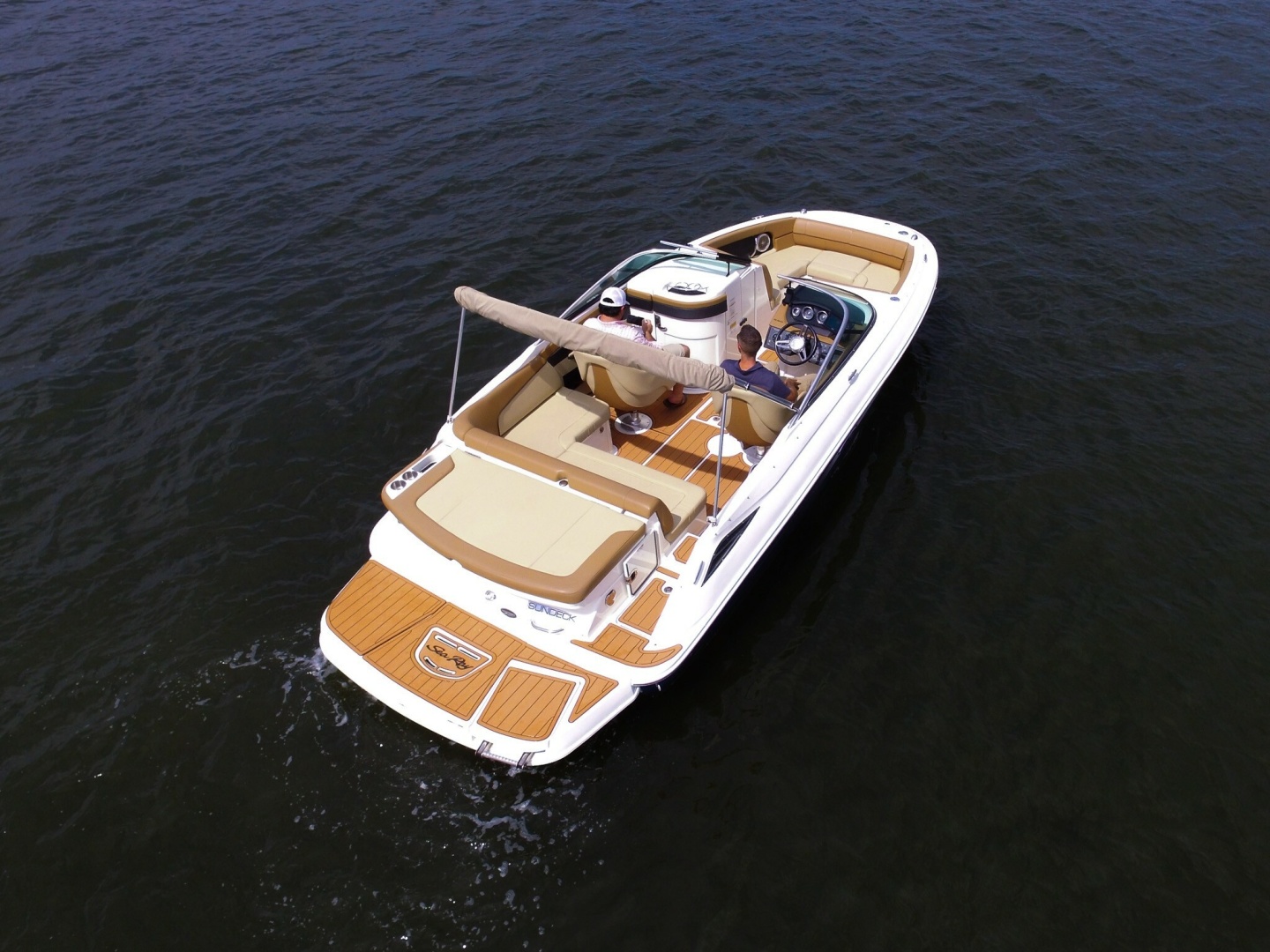 2015 Sea Ray 220 Sundeck