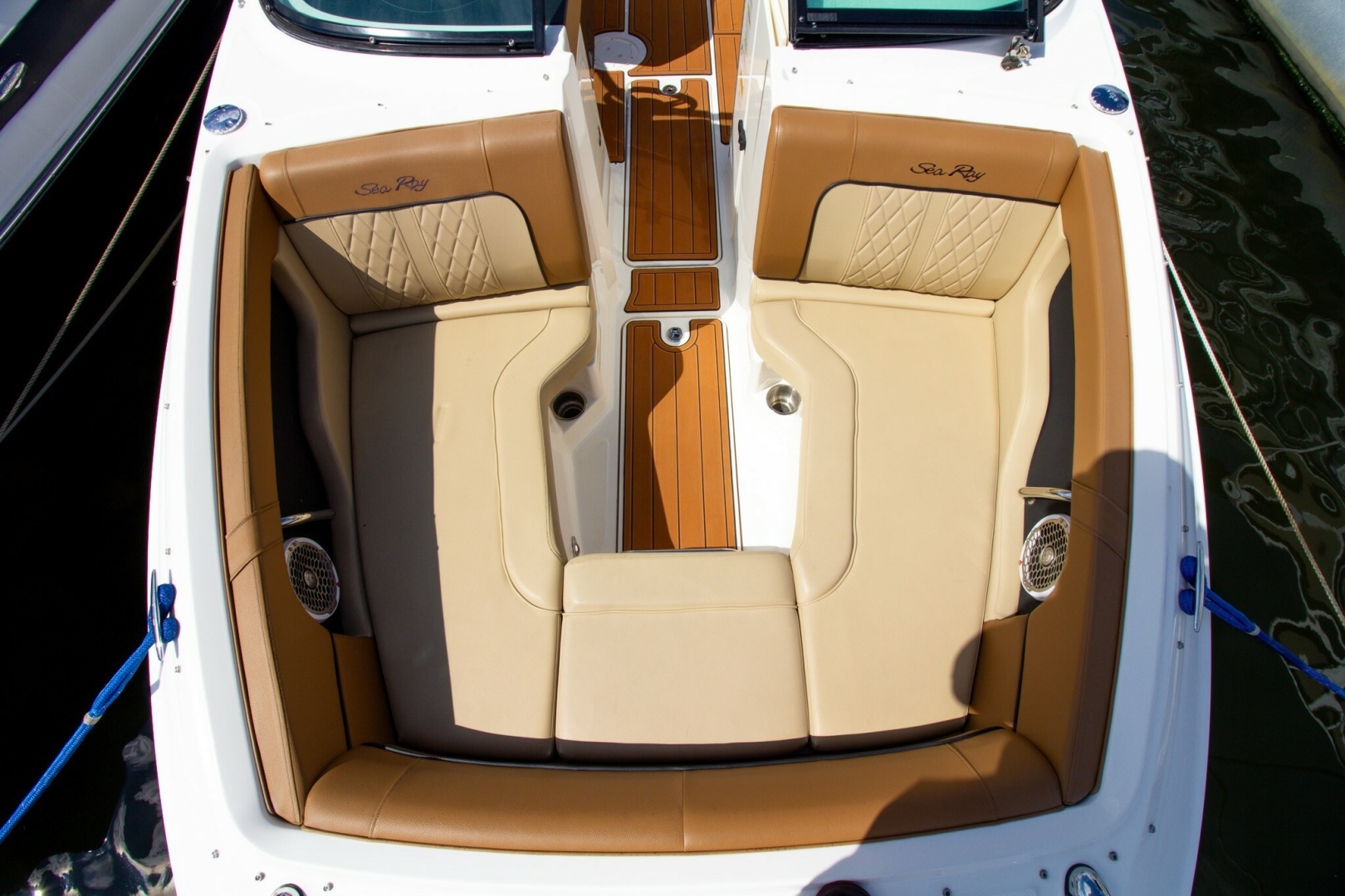 2015 Sea Ray 220 Sundeck
