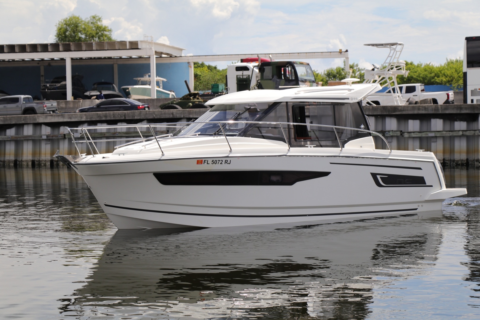 2017 Jeanneau NC 895
