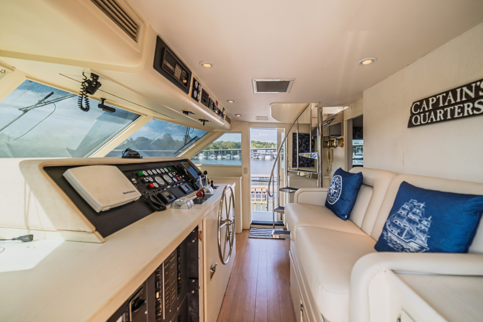 1988 Hatteras 70 Cockpit Motor Yacht