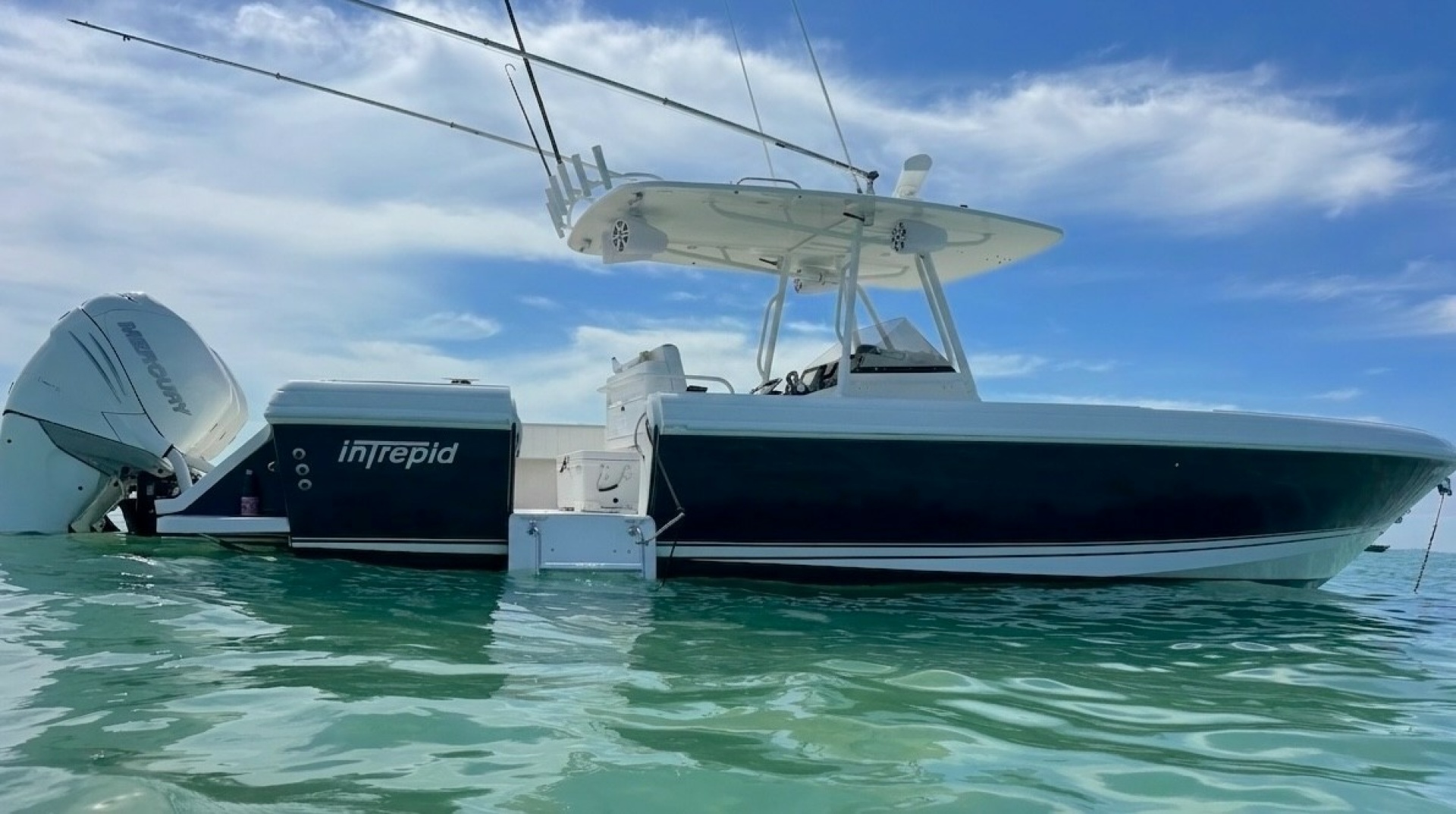 2004 Intrepid 370 Center Console