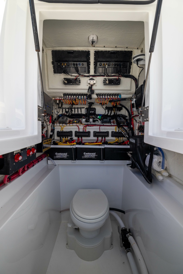 33ft Front Runner Yacht For Sale