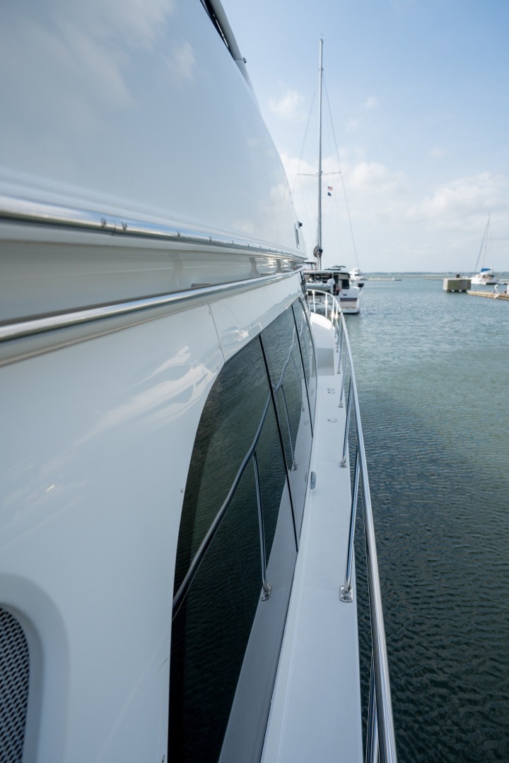 56ft Carver Yacht For Sale