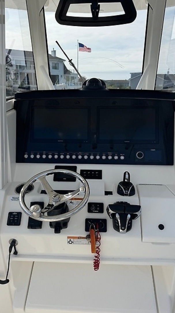 Hooked 31ft Regulator Yacht For Sale