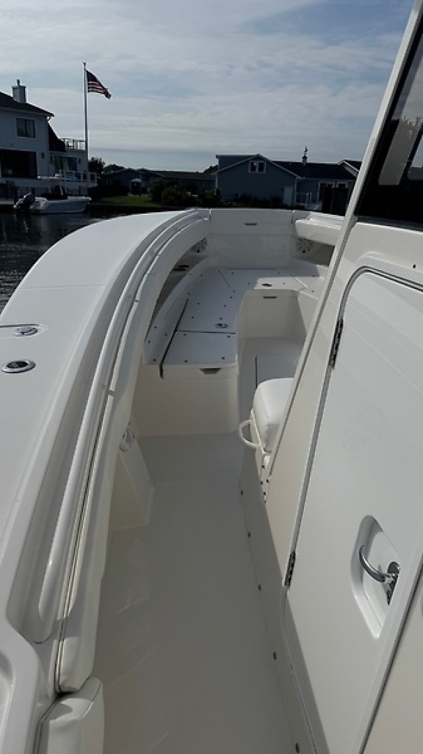 Hooked 31ft Regulator Yacht For Sale