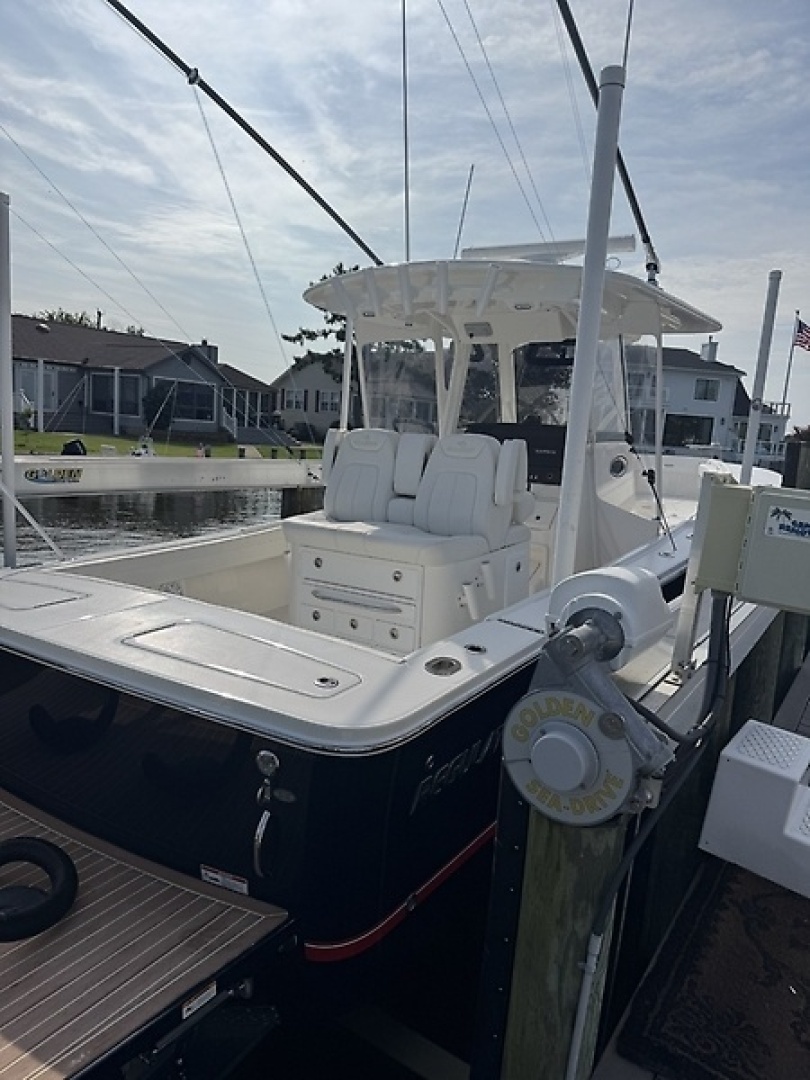Hooked 31ft Regulator Yacht For Sale