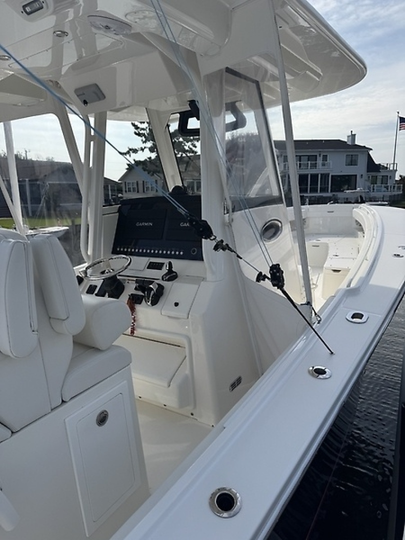 Hooked 31ft Regulator Yacht For Sale
