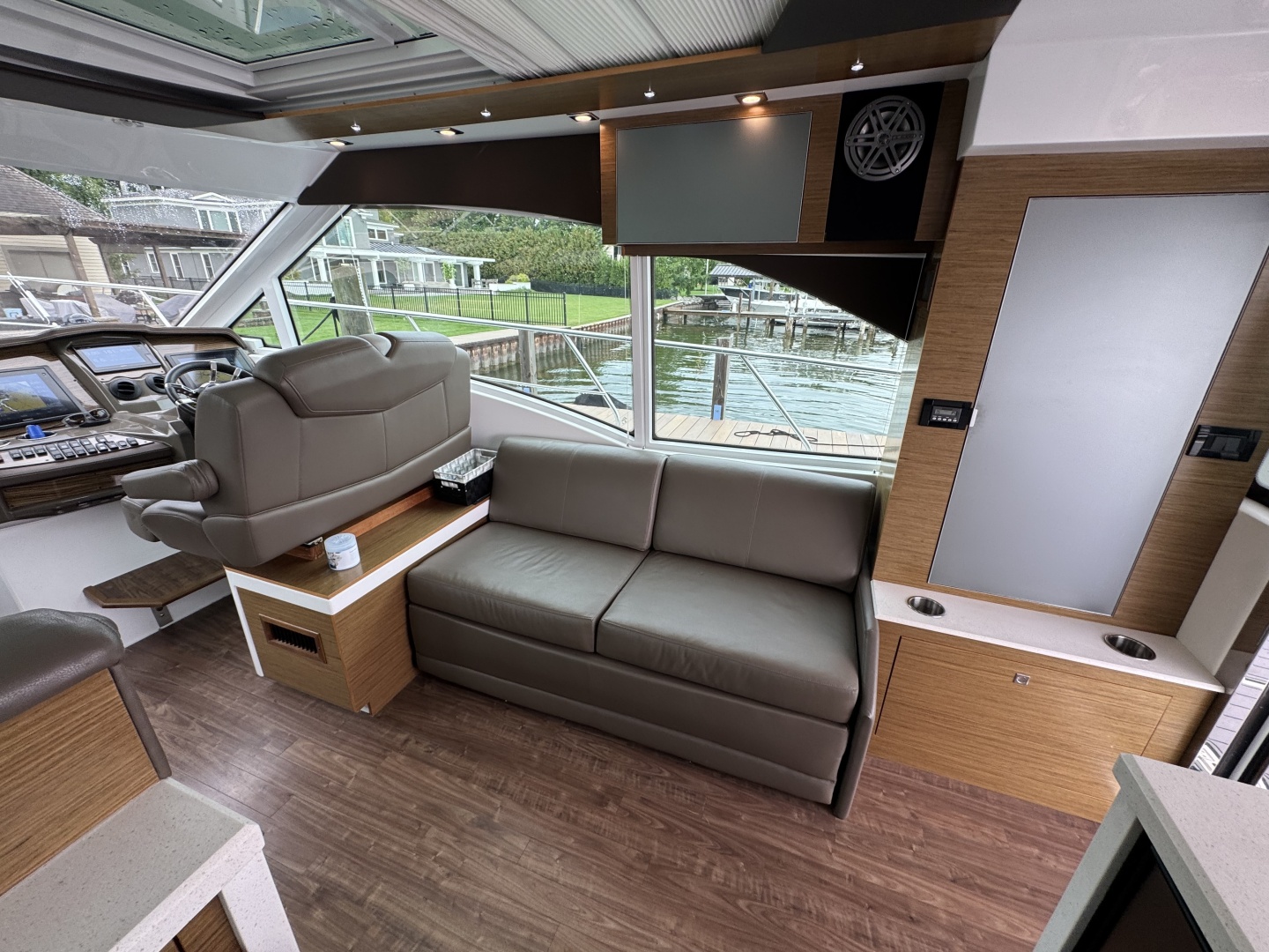 2016 Cruisers Yachts 45 Cantius
