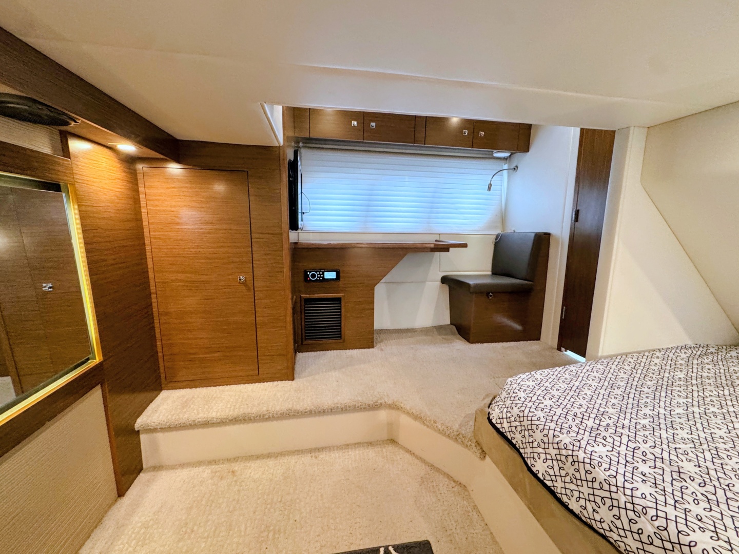 2016 Cruisers Yachts 45 Cantius