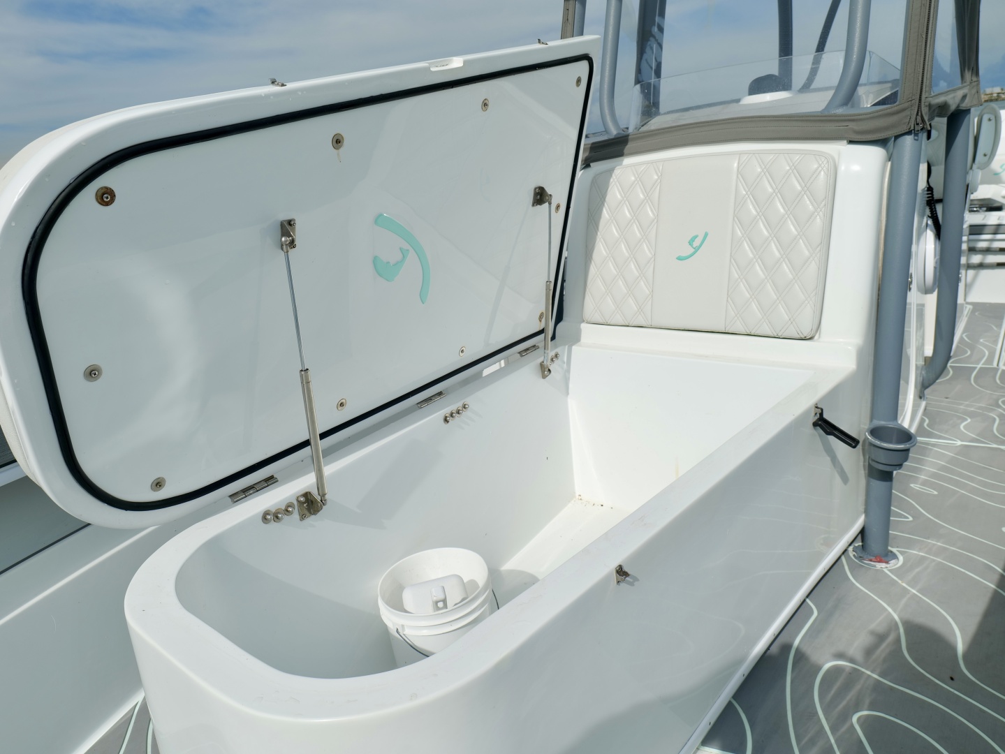 27ft Young Yacht For Sale