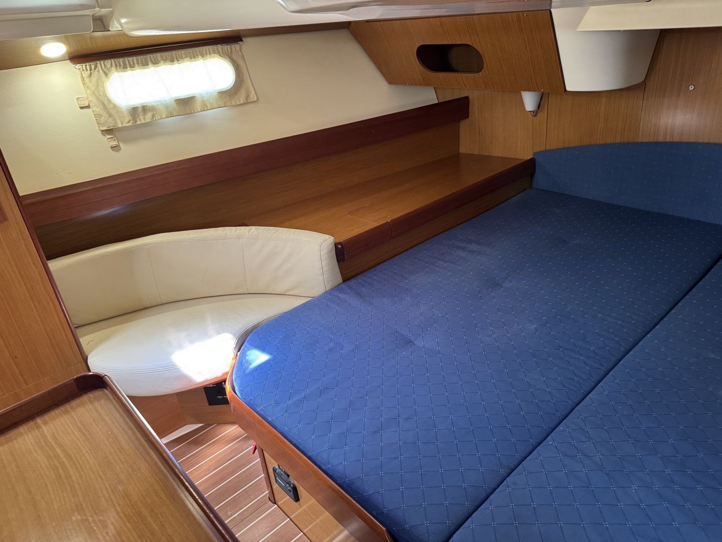 2006 Jeanneau 42DS