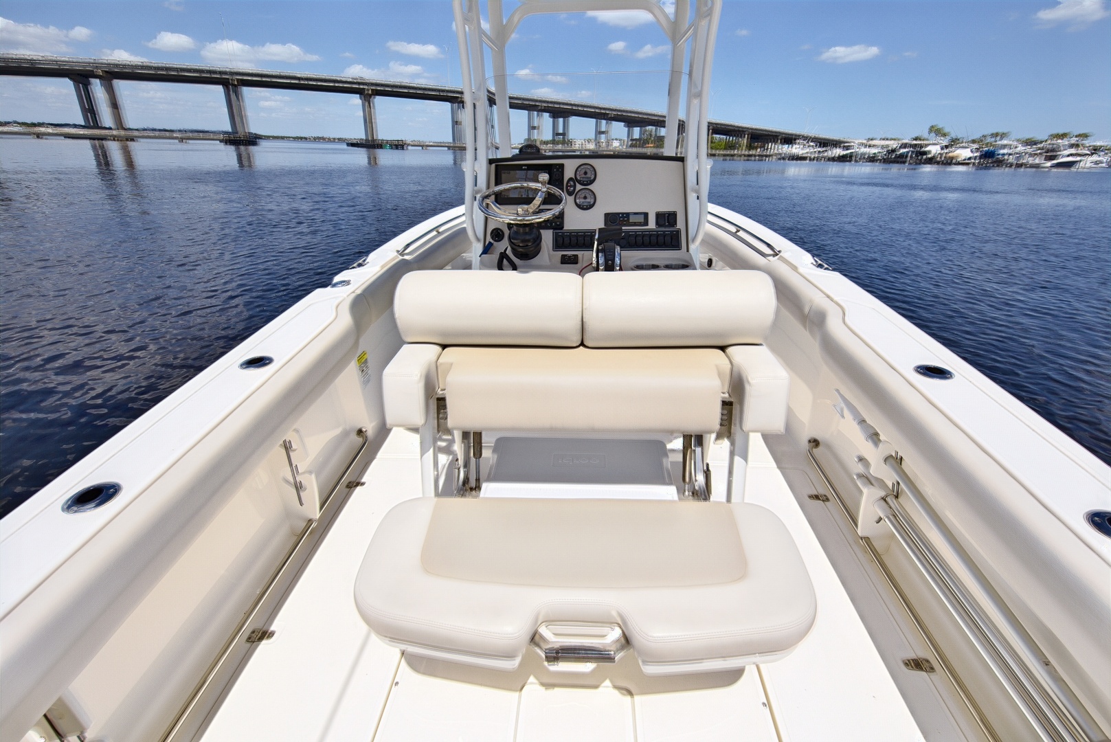 2022 Boston Whaler 230 Outrage