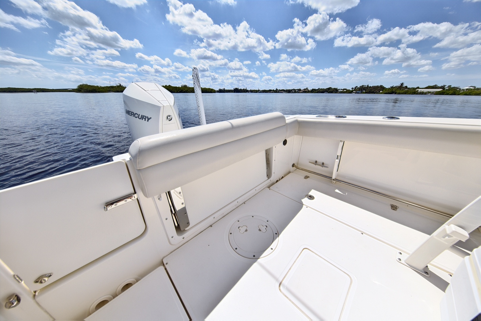 2022 Boston Whaler 230 Outrage