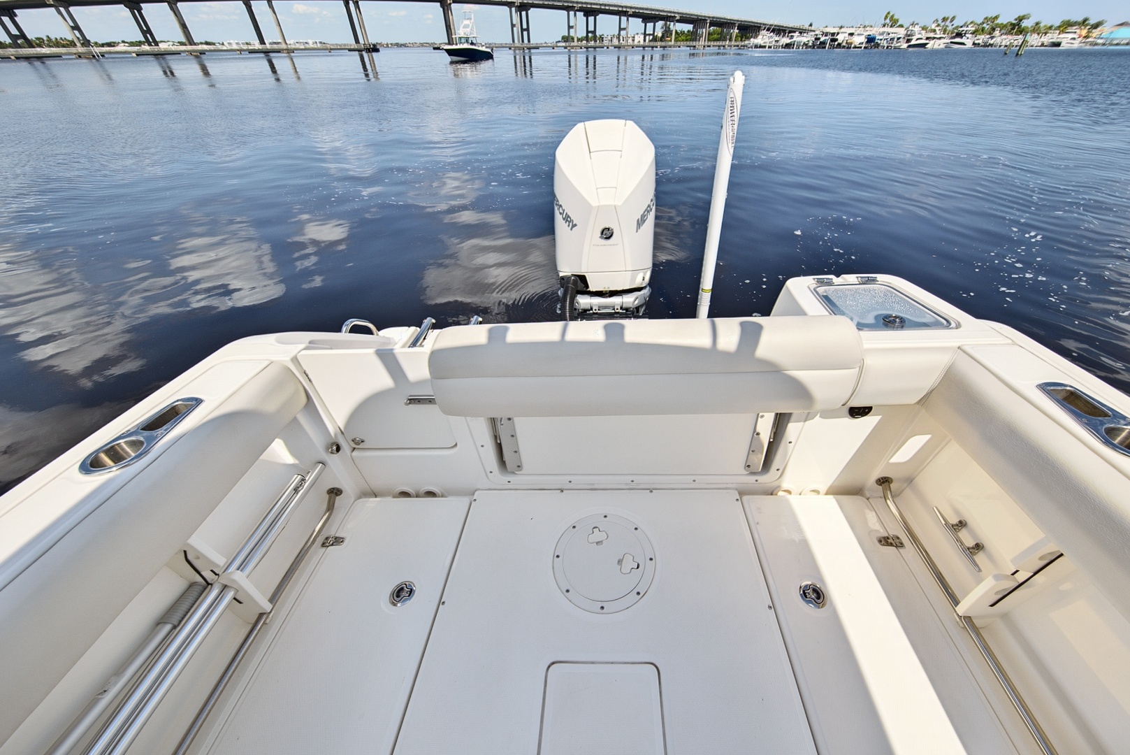 2022 Boston Whaler 230 Outrage