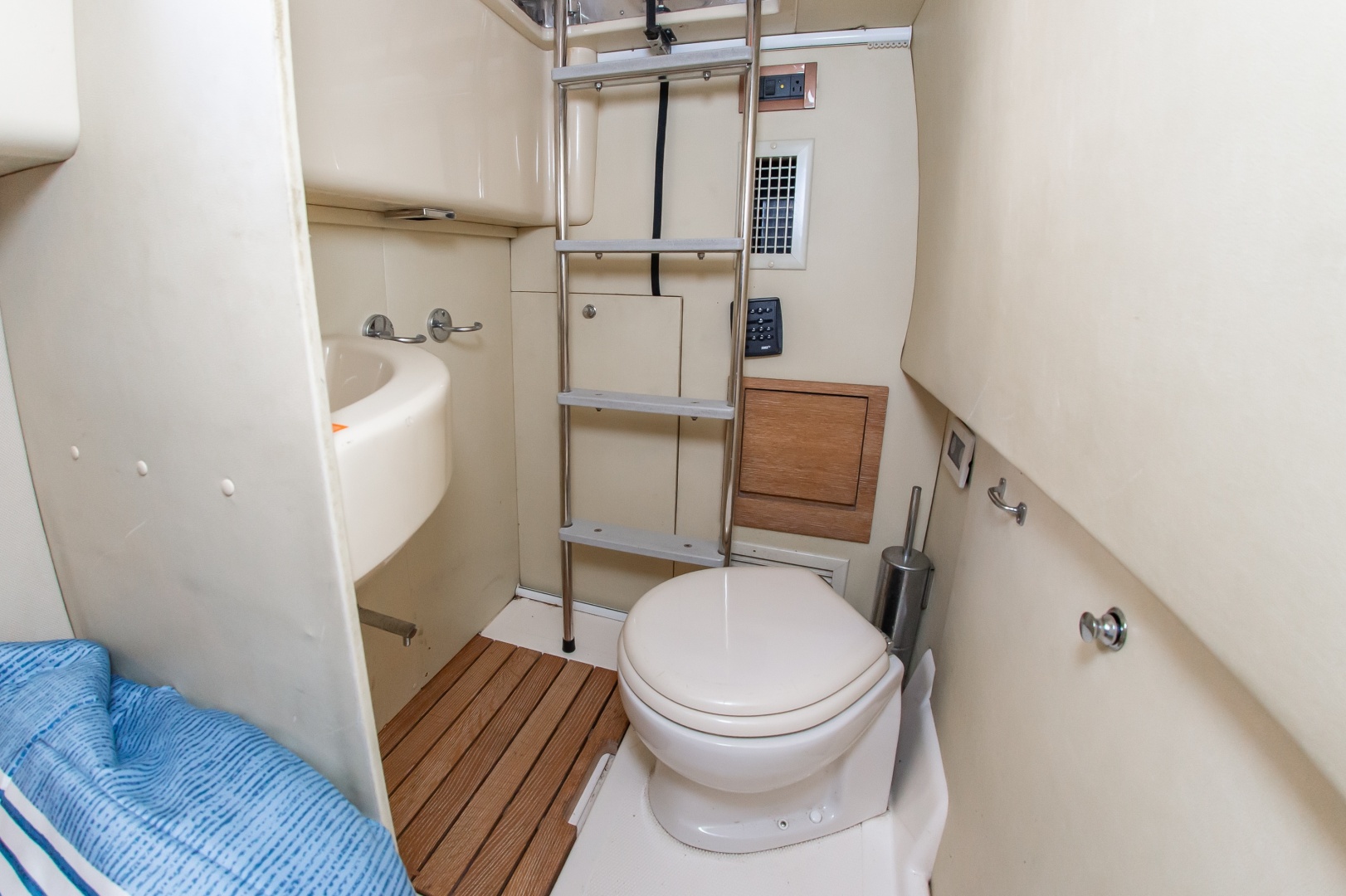 47 Azimut 2008 37