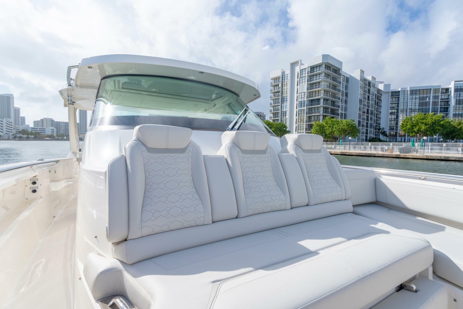 2024 Tiara Yachts 43 LS