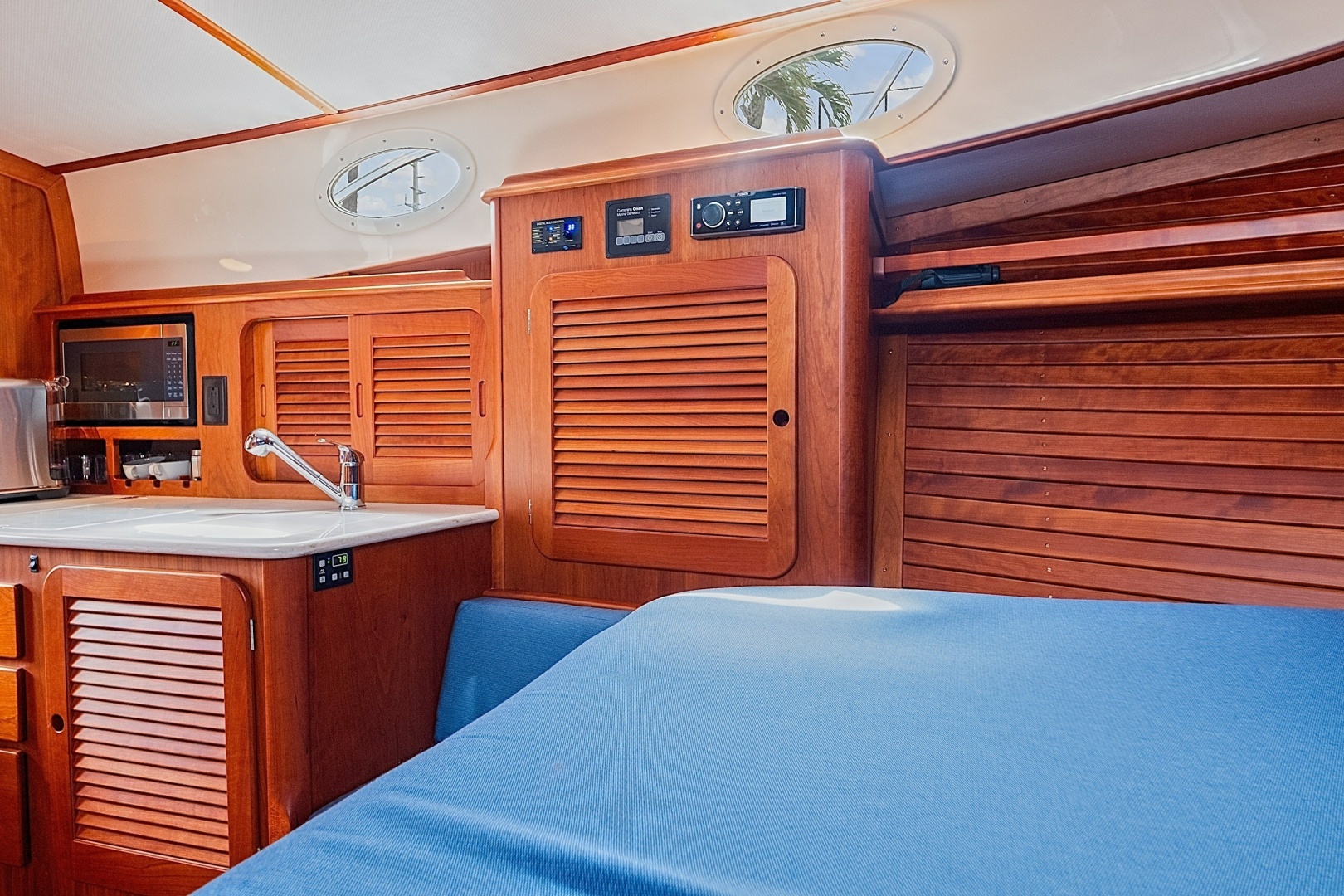 2018 Hinckley Picnic Boat 37 MKIII