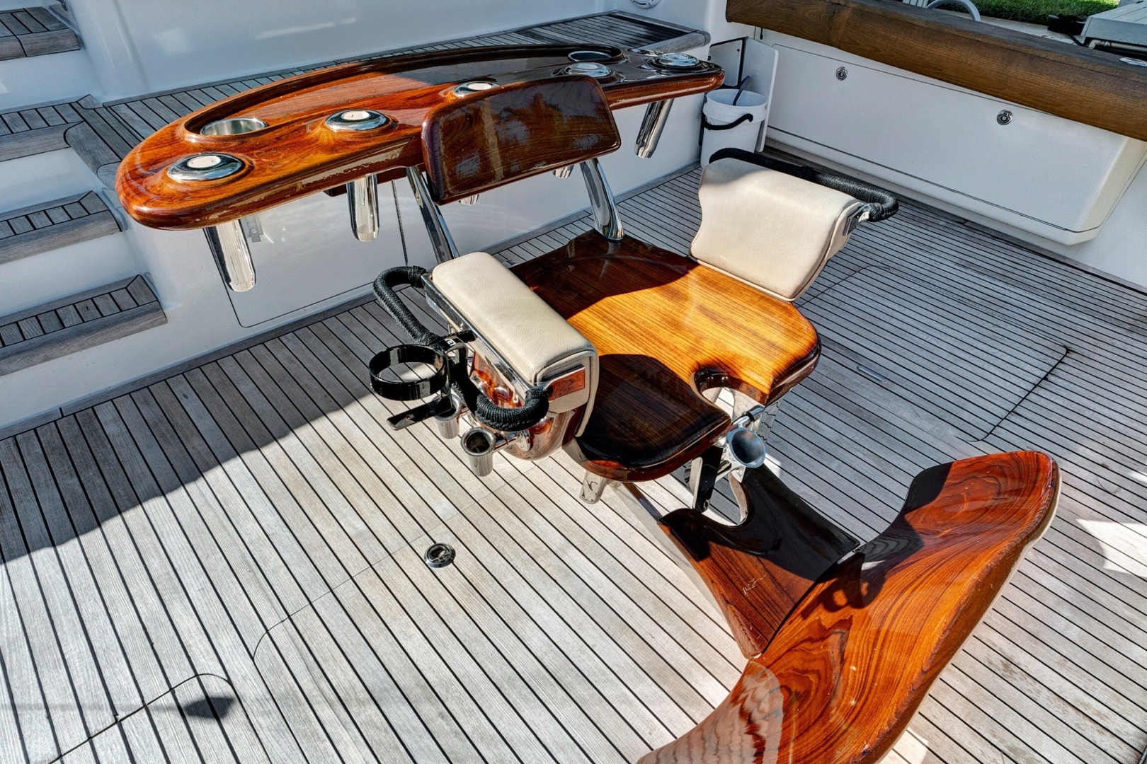 2008 Viking 74 Enclosed Bridge