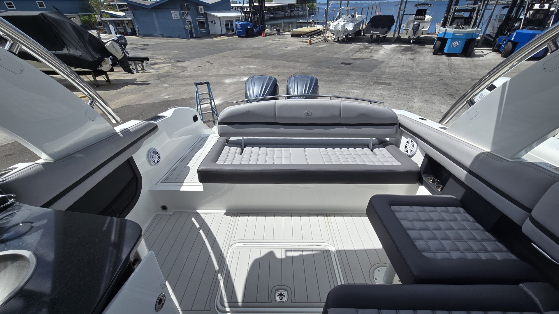 30ft Cobalt Yacht For Sale