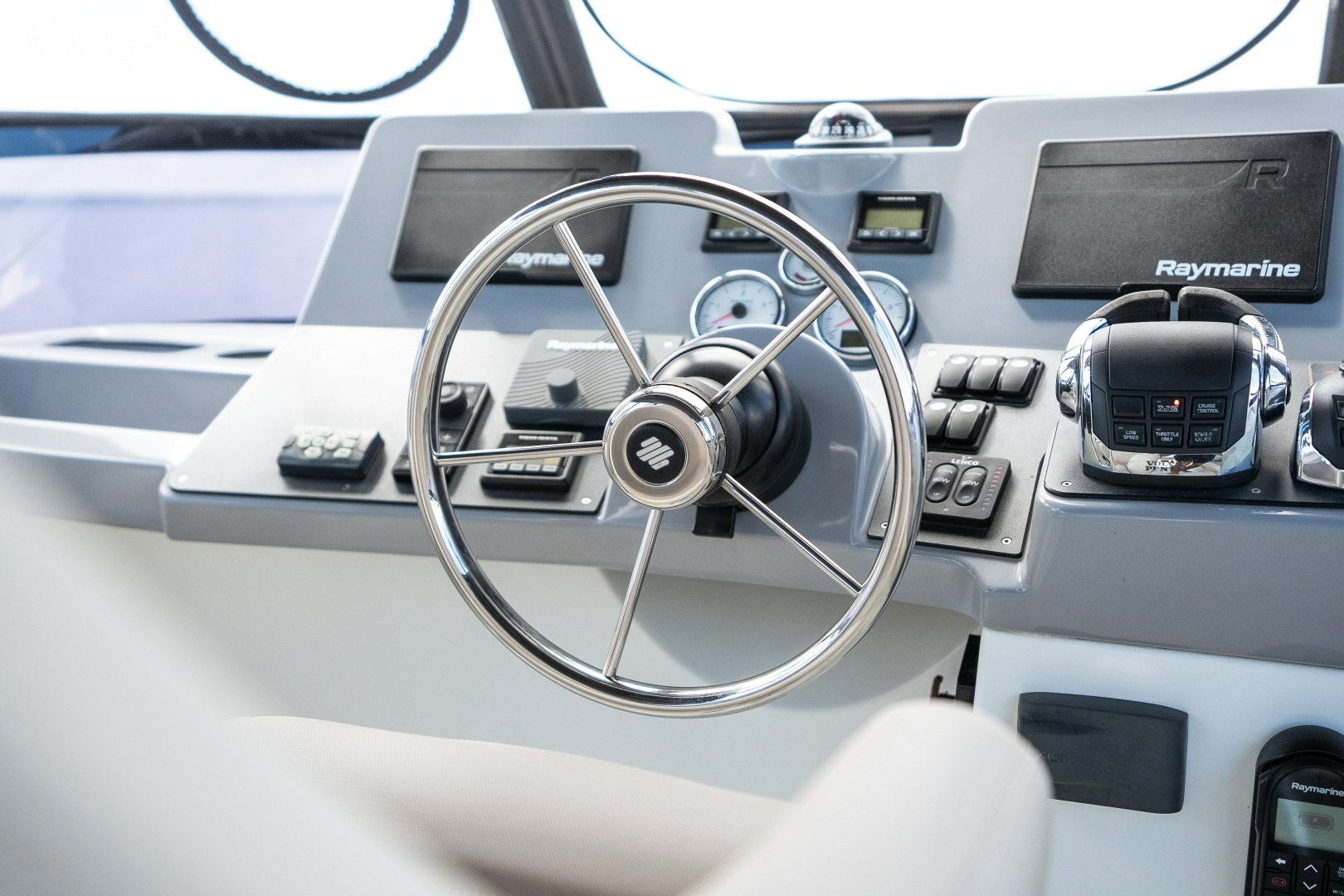 Lake House 50ft Beneteau Yacht For Sale