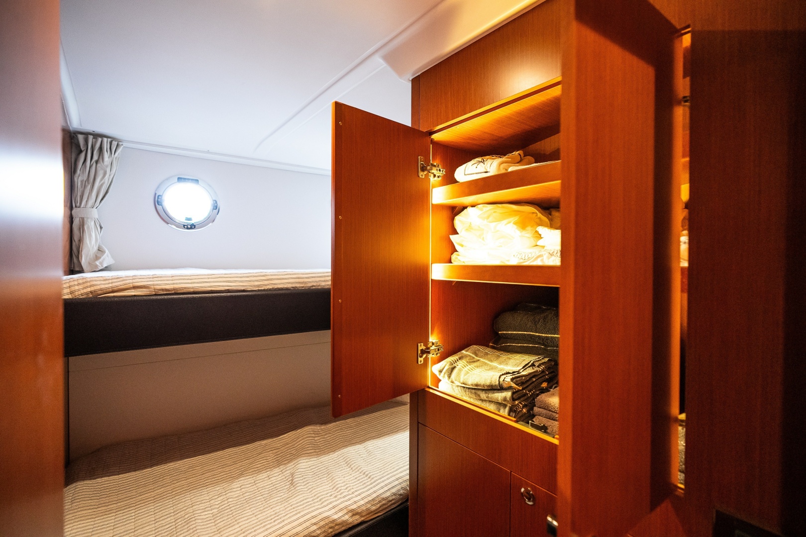 Lake House 50ft Beneteau Yacht For Sale
