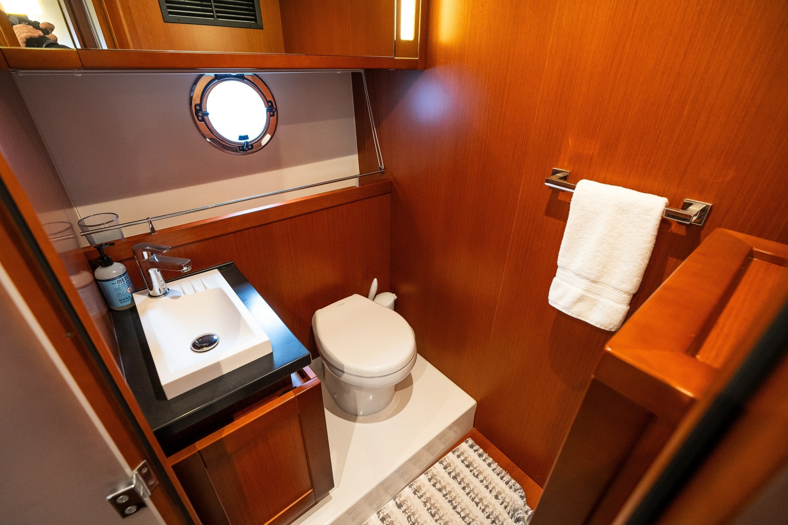 Lake House 50ft Beneteau Yacht For Sale