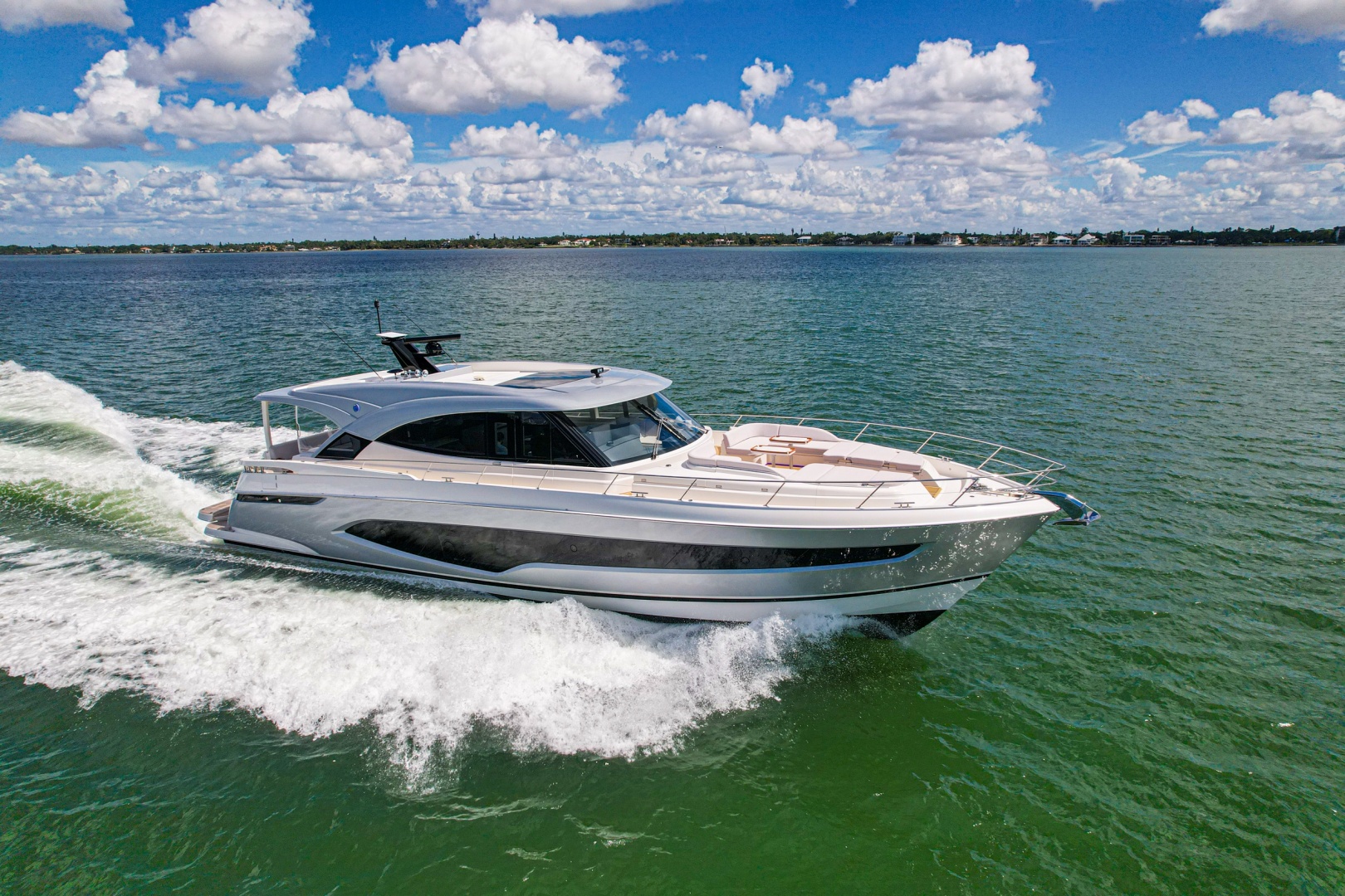 2025 Riviera 6800 Sport Yacht Platinum Edition