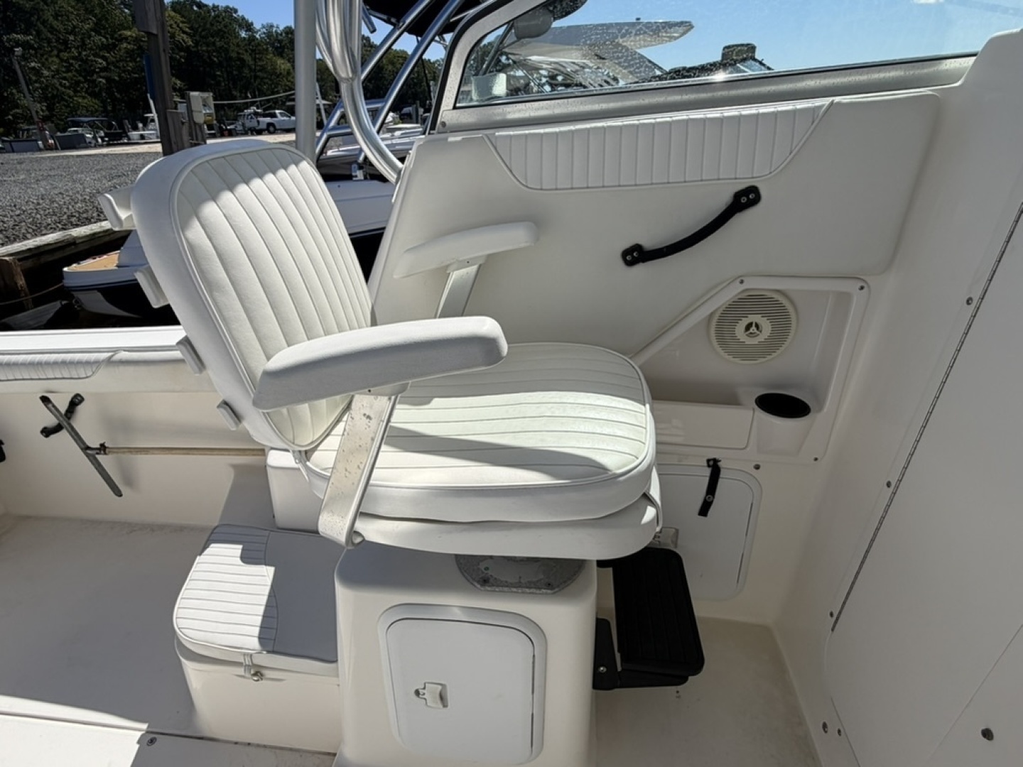 23ft Seaswirl Striper Yacht For Sale 23ft Seaswirl Striper Yacht For Sale