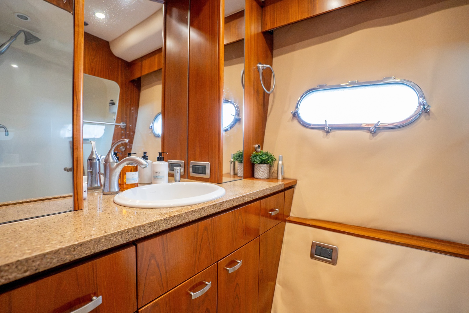 Jayda 58ft Tiara Yachts Yacht For Sale