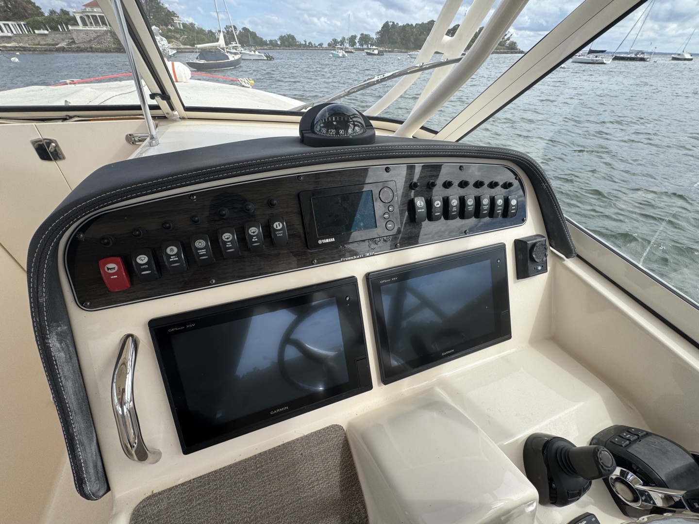 2017 Grady-White Freedom 307