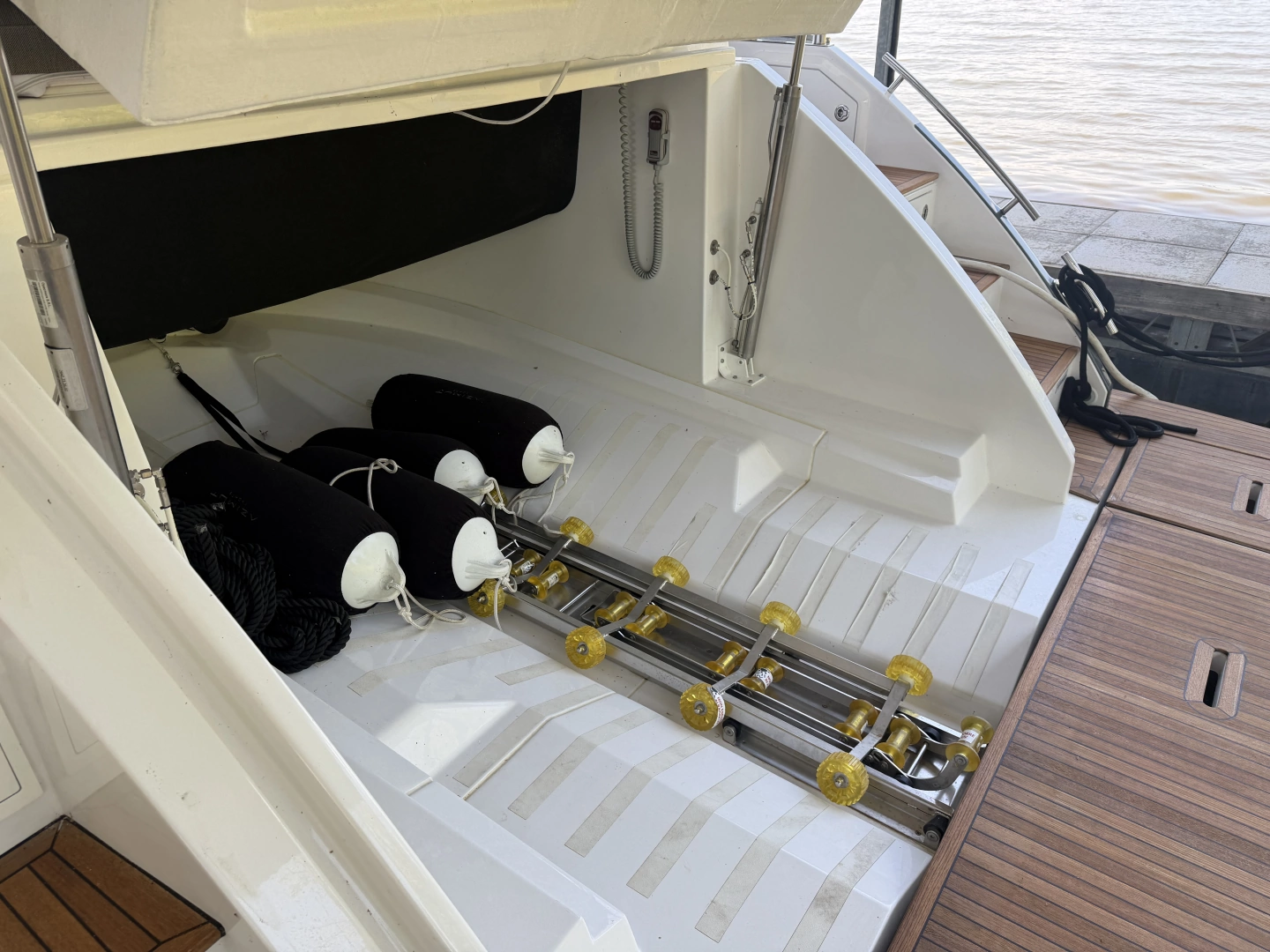 Azimut S6 Yacht For Sale