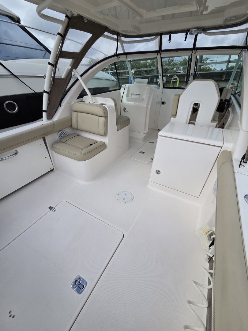 2017 Pursuit 265 DC