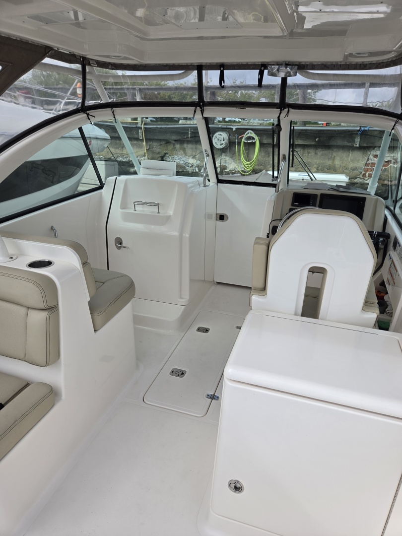 2017 Pursuit 265 DC