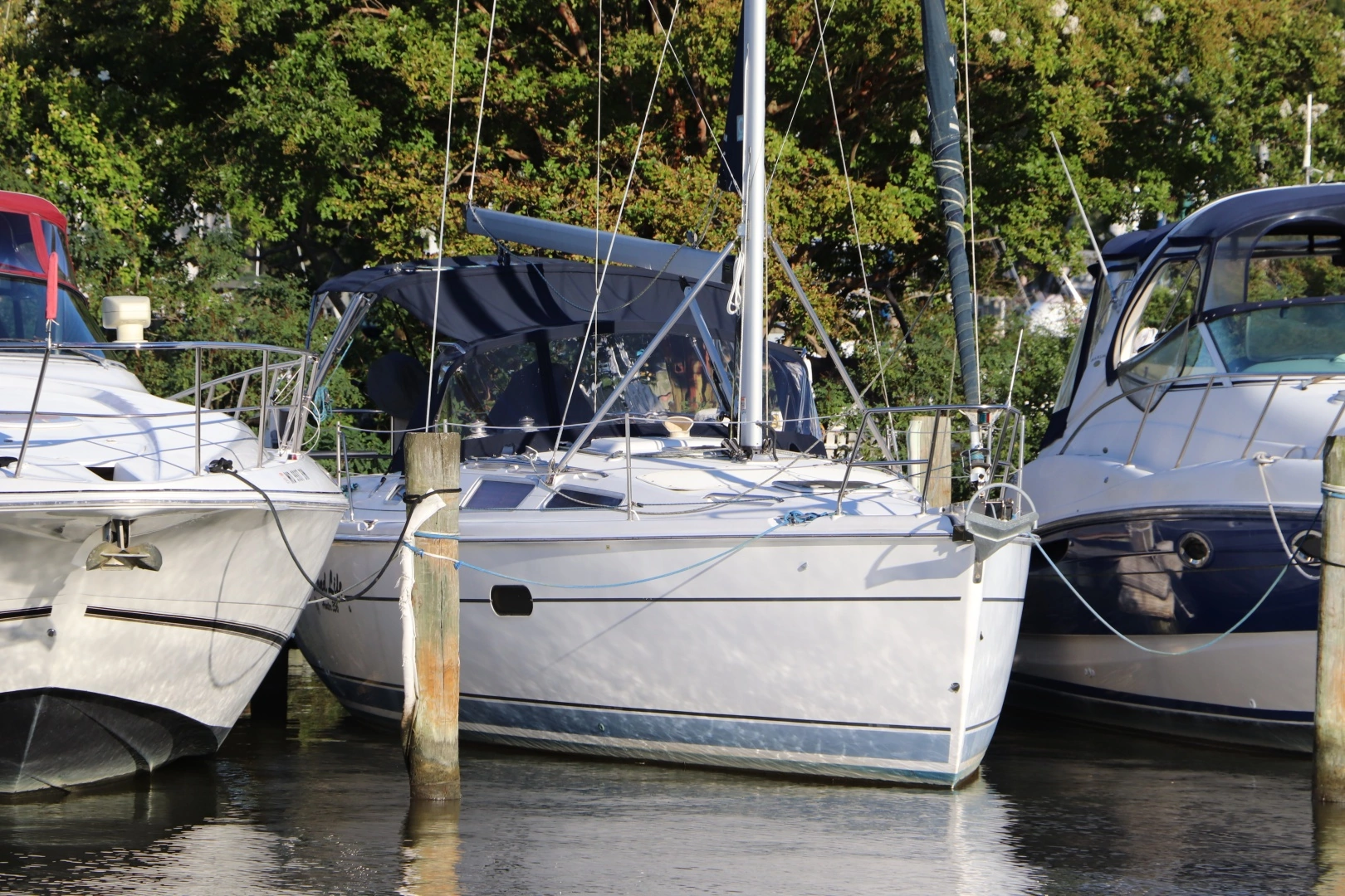 2002 Hunter 356, photo 1 of 30
