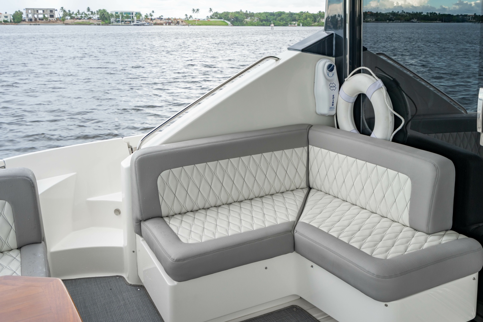 2017 Sea Ray L65