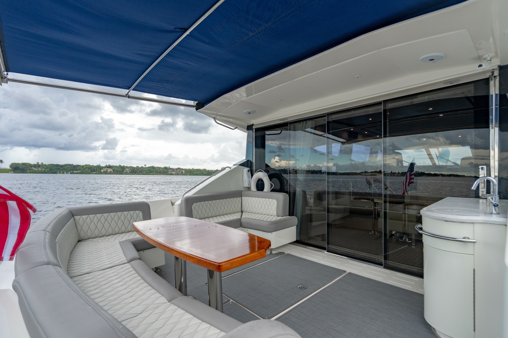 2017 Sea Ray L65