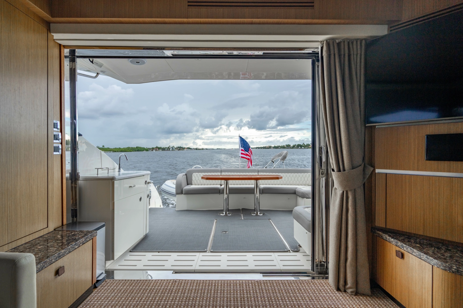 Sea Ray L65 Yacht For Sale