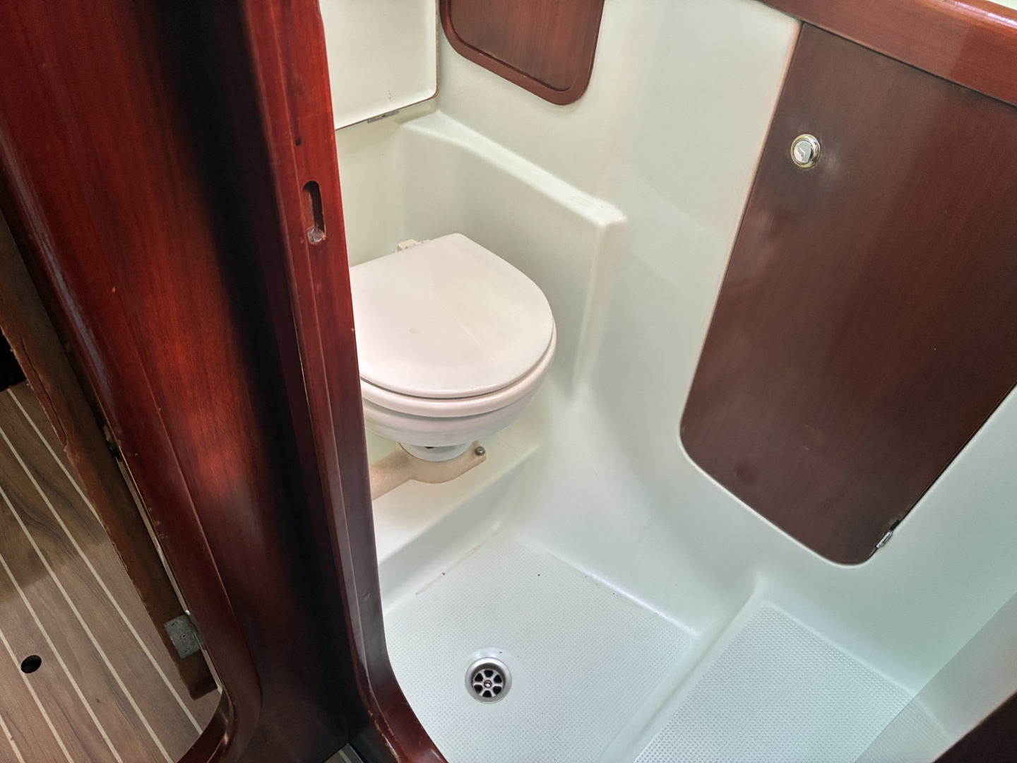 Southern Rain 44ft Beneteau Yacht For Sale Southern Rain 44ft Beneteau Yacht For Sale