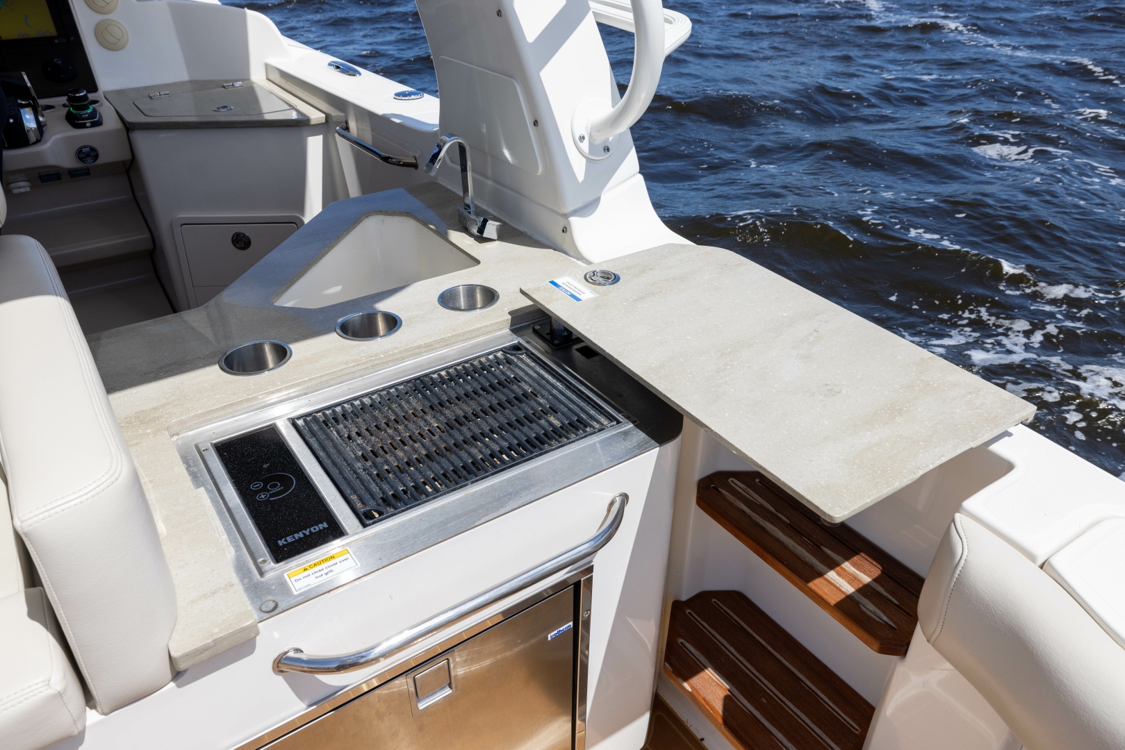 2021 Boston Whaler Realm