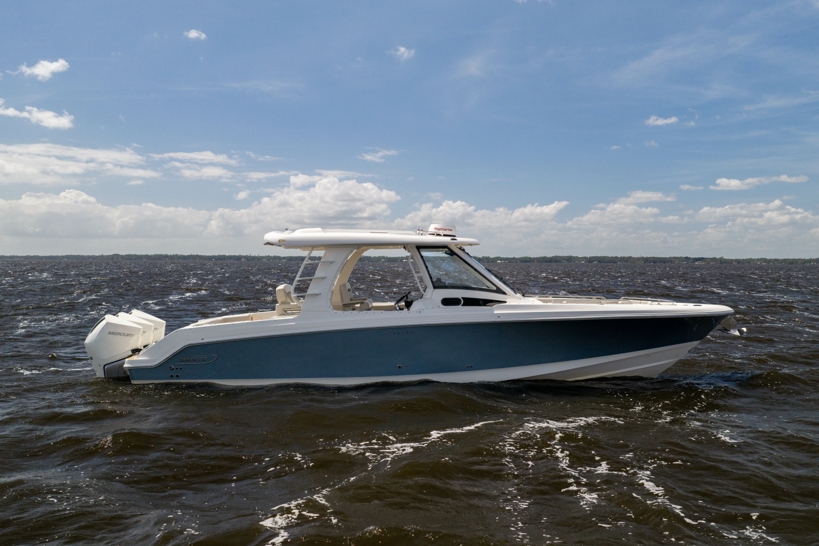 2021 Boston Whaler Realm