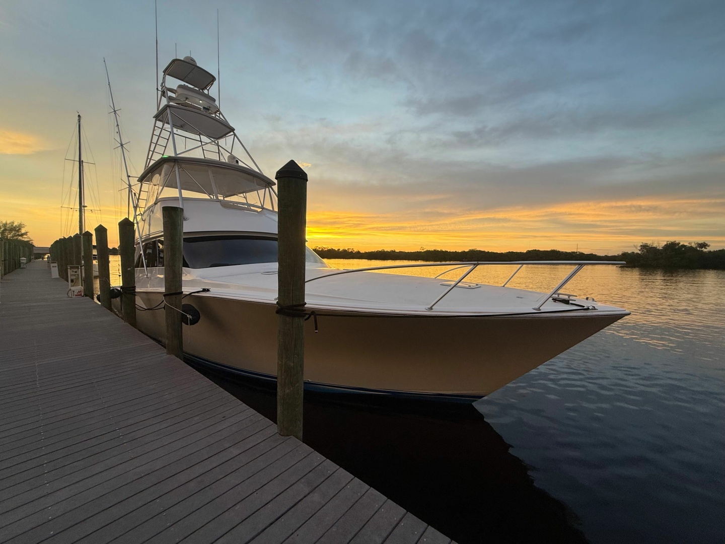 2002 Viking 52 Convertible
