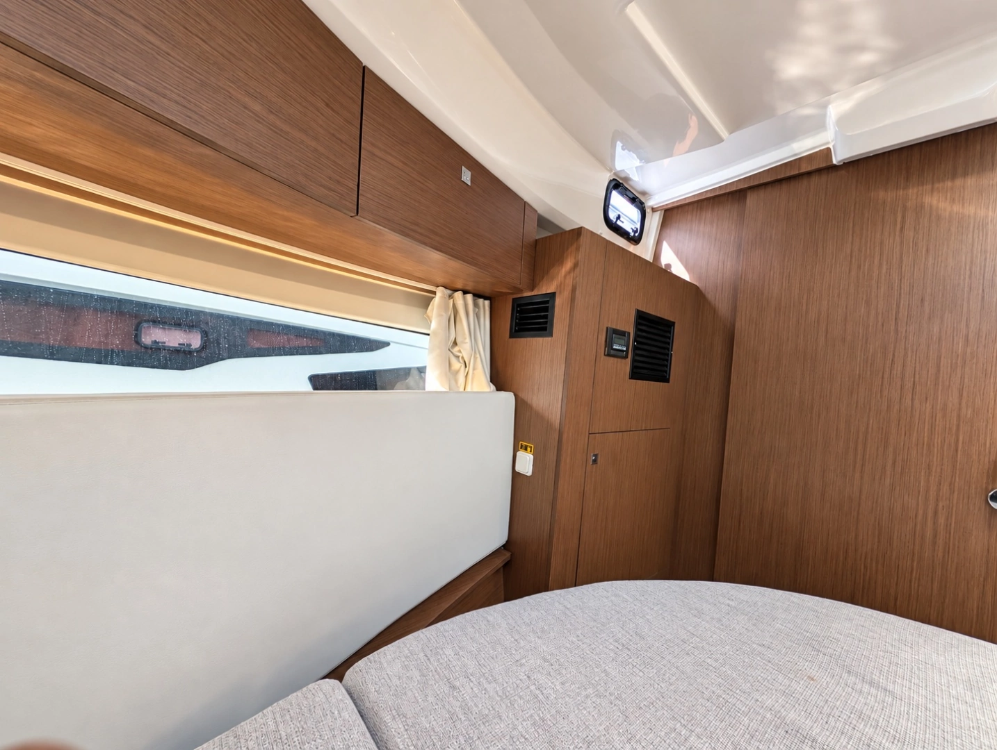 Jeanneau NC 1095 Coupe Yacht For Sale