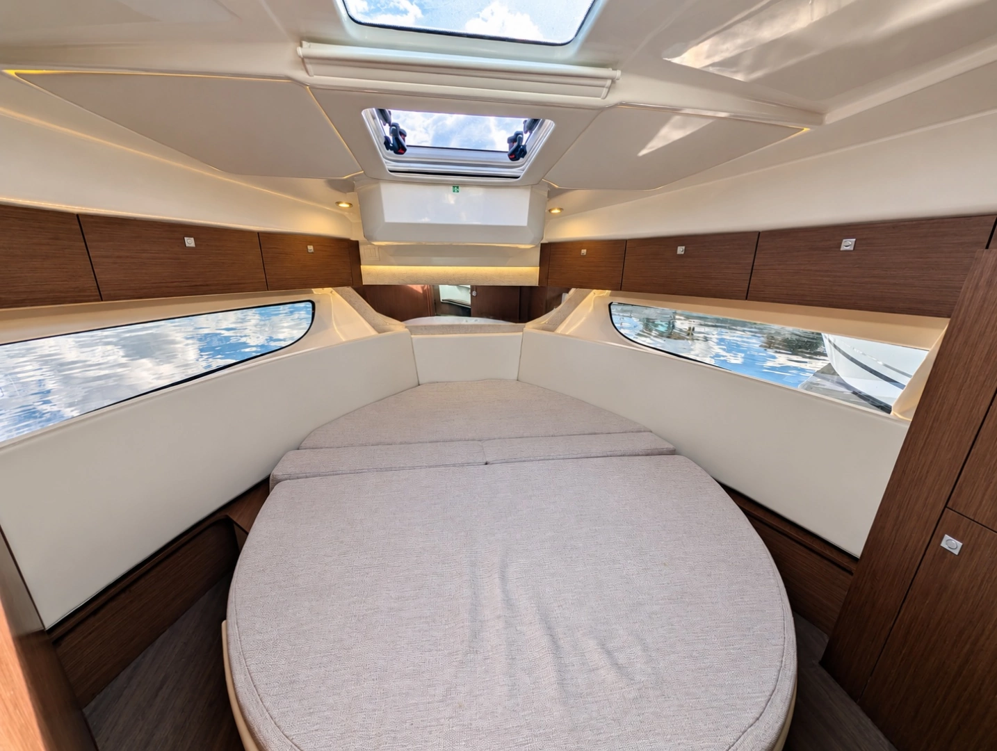 Jeanneau NC 1095 Coupe Yacht For Sale