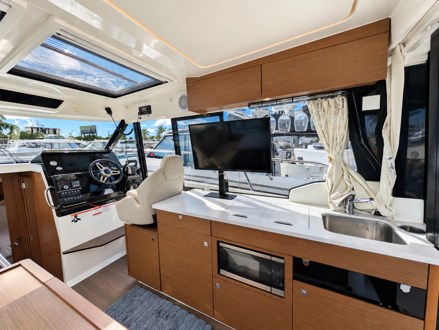 Jeanneau NC 1095 Coupe Yacht For Sale