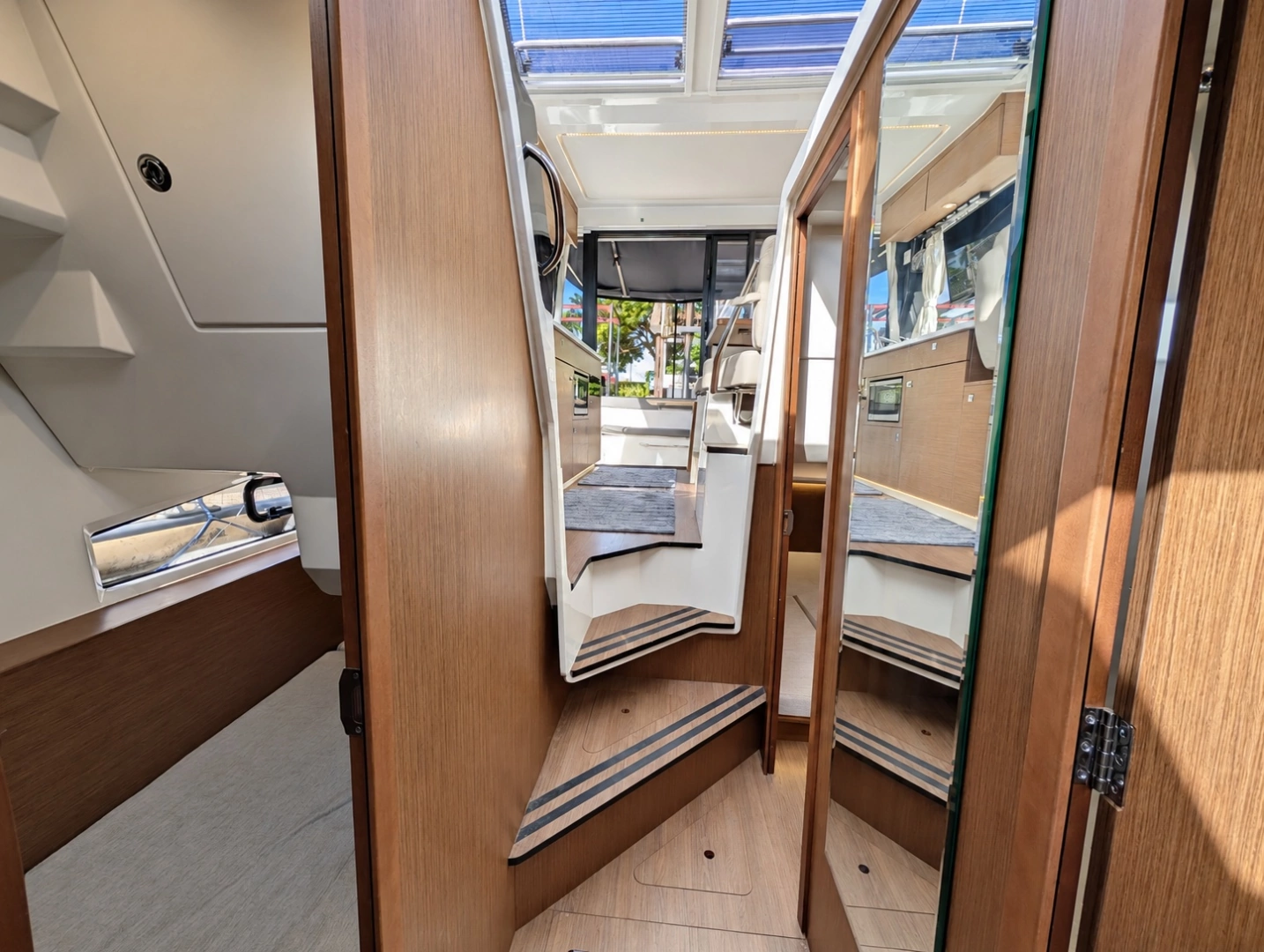 Jeanneau NC 1095 Coupe Yacht For Sale