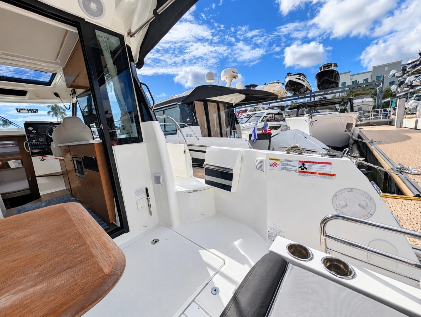 Jeanneau NC 1095 Coupe Yacht For Sale